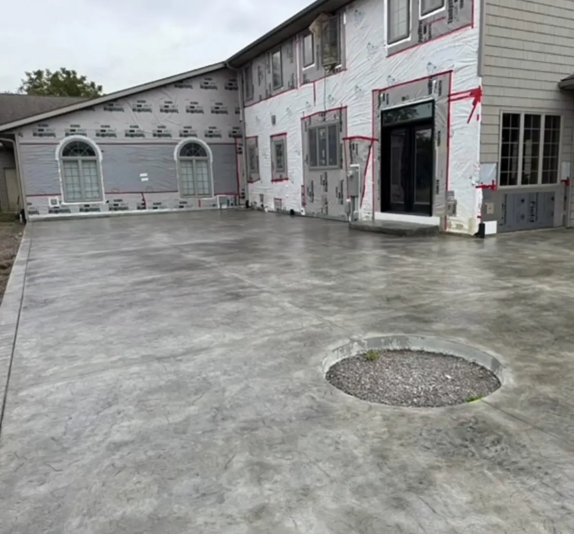 Finished concrete flatwork around a commercial building